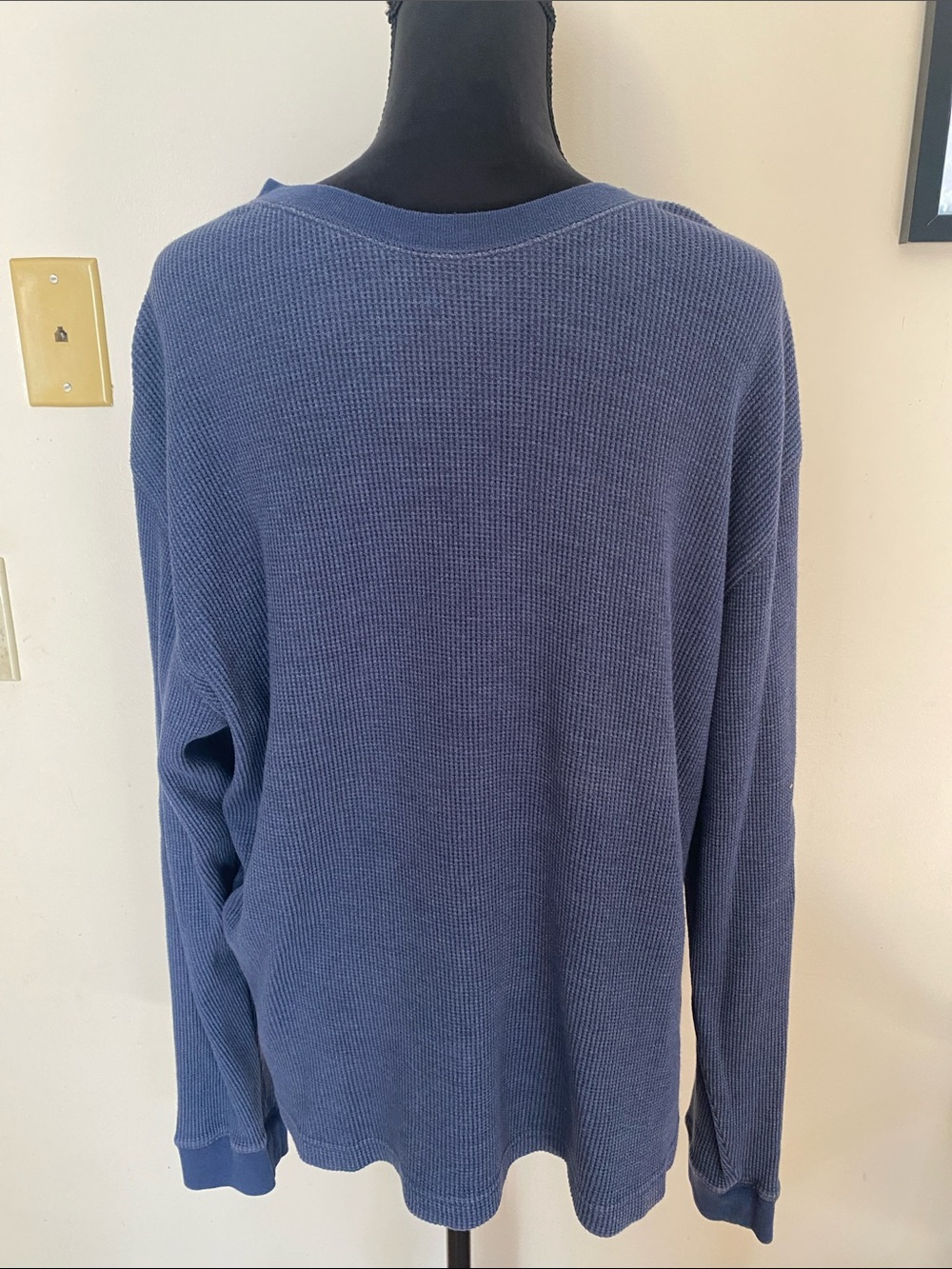 St. John's Bay men's long-sleeve waffle knit thermal shirt in a blue Sz Large